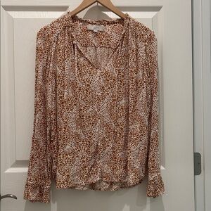 LOFT Women's Small Tan and White Patterned Blouse